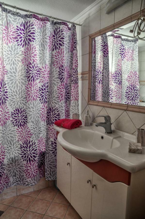 Martha'S Villa Nea Iraklitsa Ngoại thất bức ảnh