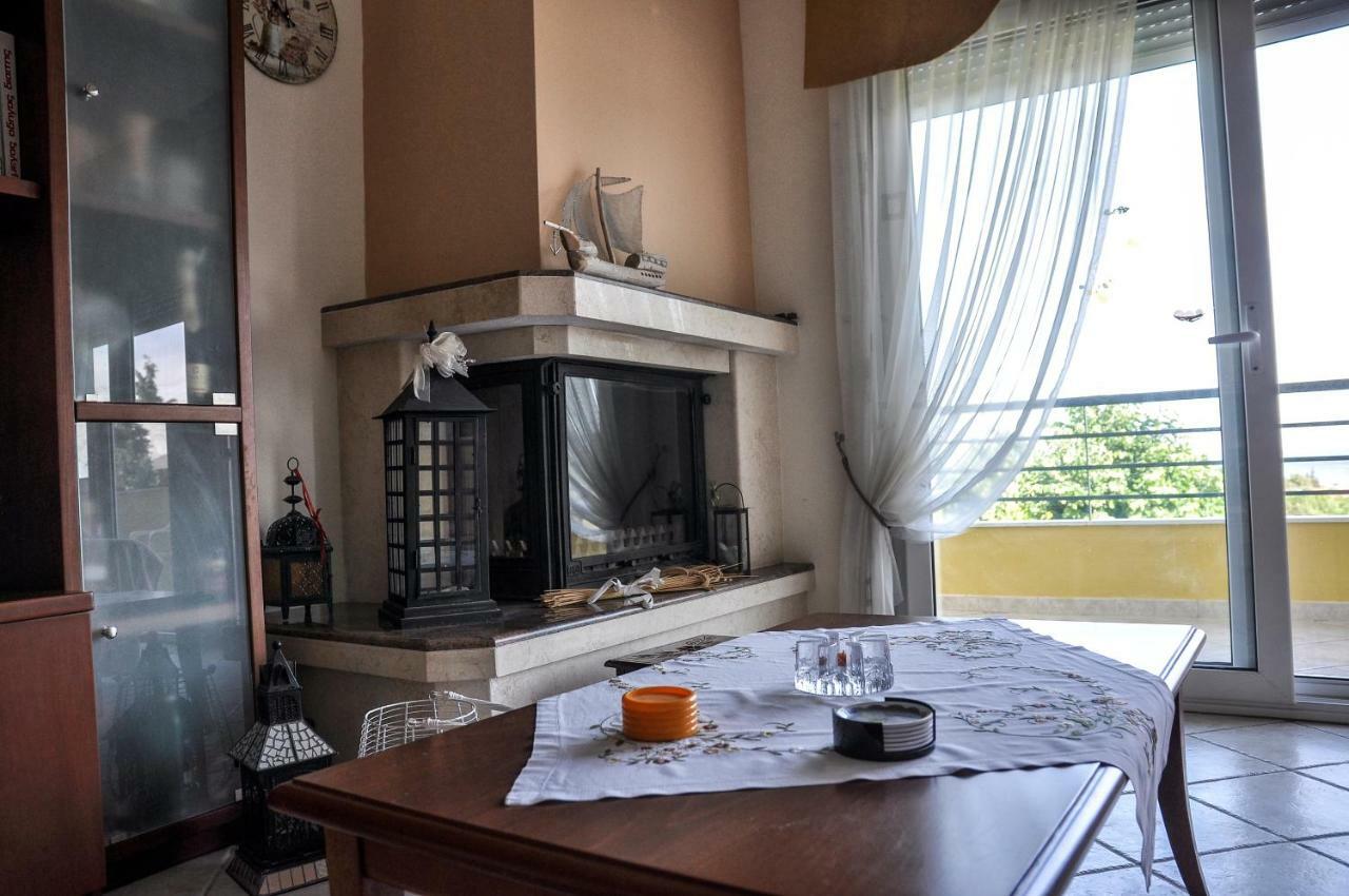 Martha'S Villa Nea Iraklitsa Ngoại thất bức ảnh