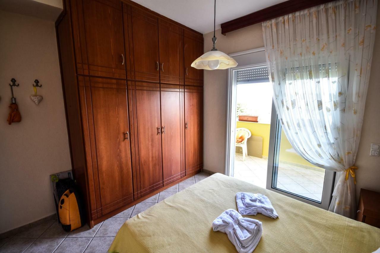 Martha'S Villa Nea Iraklitsa Ngoại thất bức ảnh
